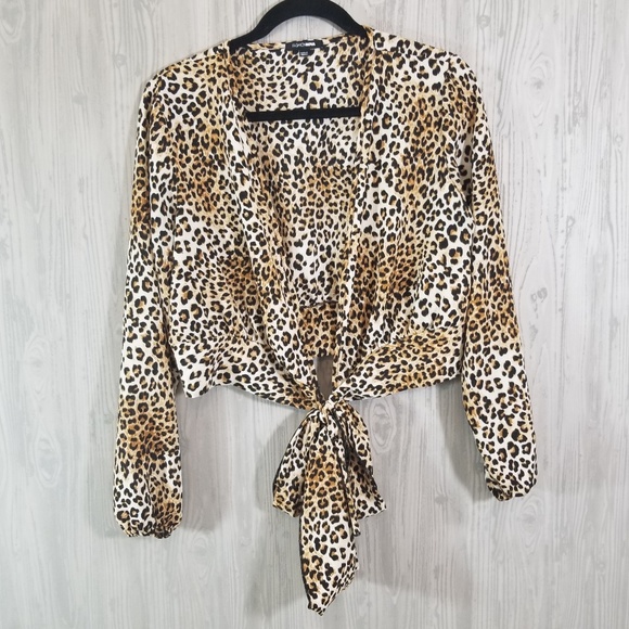 Fashion Nova Tops - Fashion Nova leopard print wrap crop tie front top